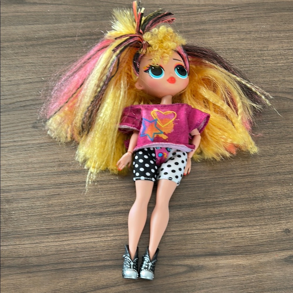 MGA Entertainment LOL Surprise OMG Remix Pop BB Fashion Doll